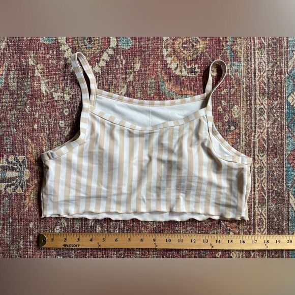 Hollister Swim Striped Beige and White ruffle bottom detail Bikini top - Picture 4 of 7